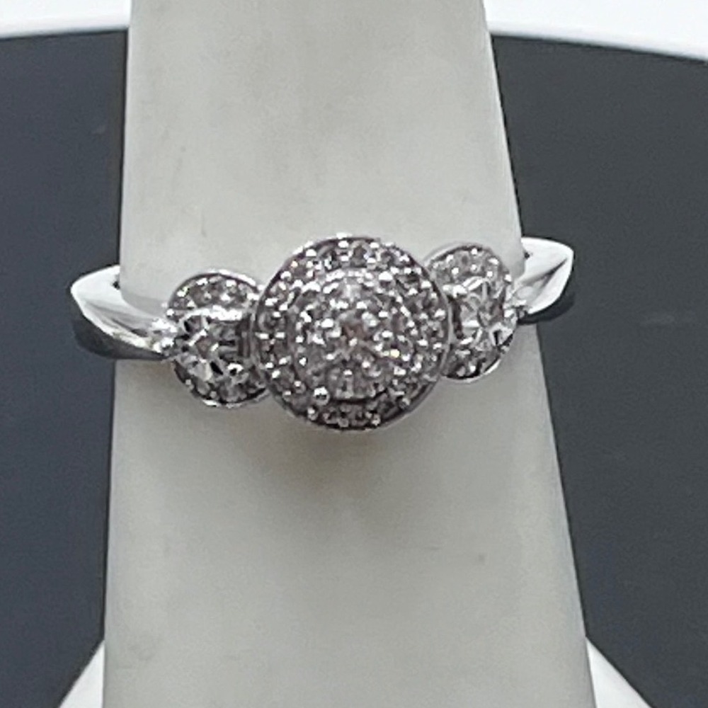 M*P 10K White Gold Triple Cluster Halo Diamond Engagement Ring 3.12g
Size 7.5